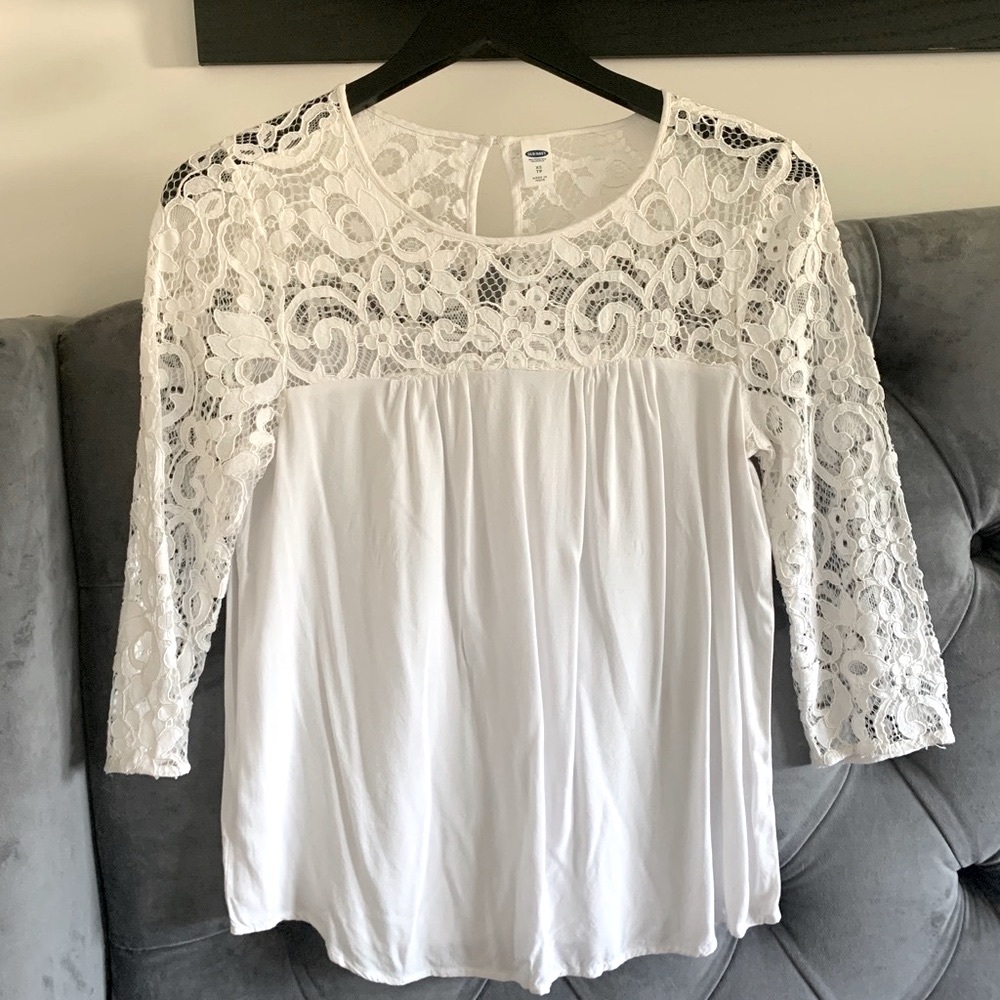 DONATED*** Lace Detail Top 🦢